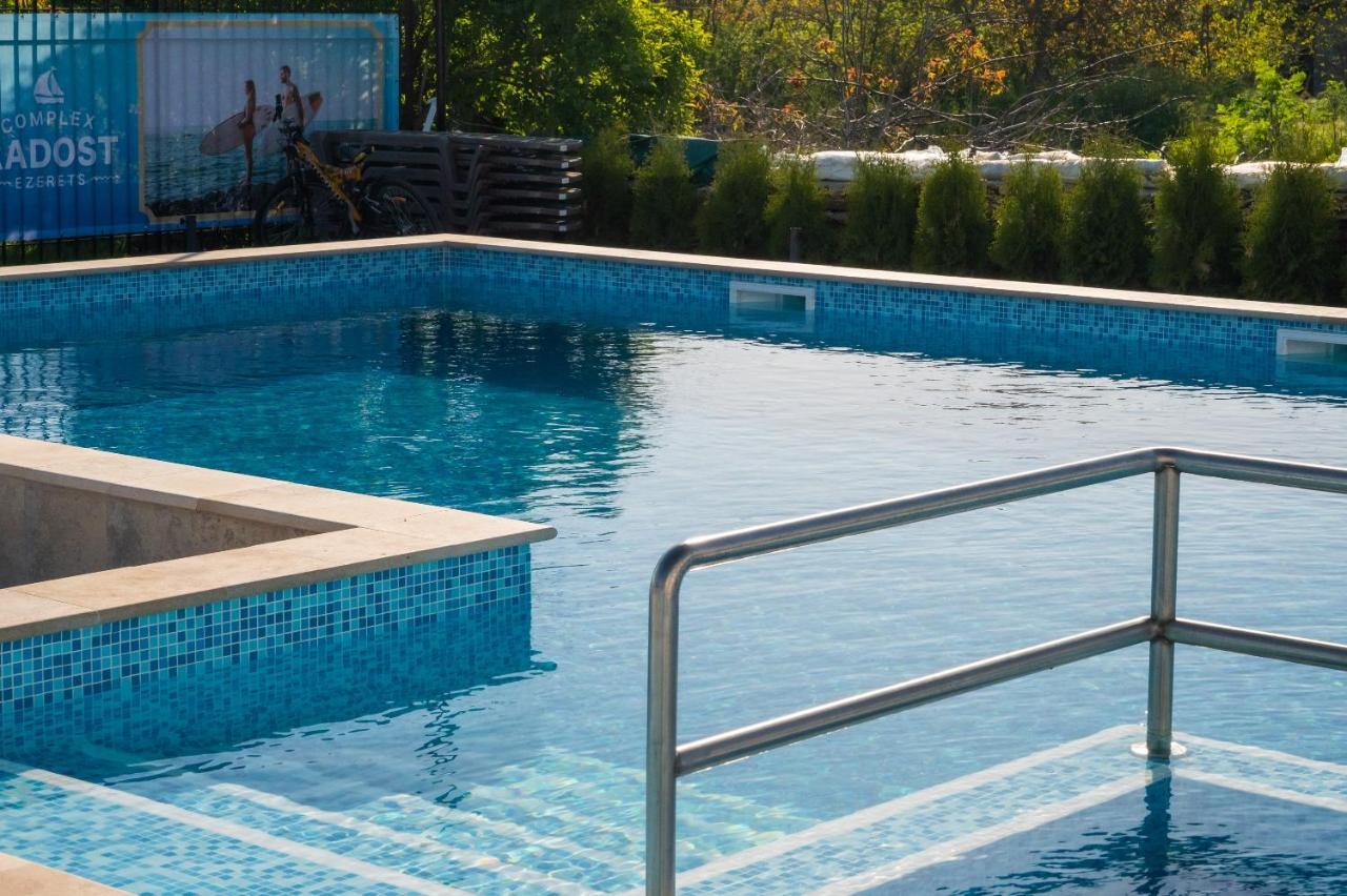 Hotel Комплекс Радост à Ezerets Extérieur photo